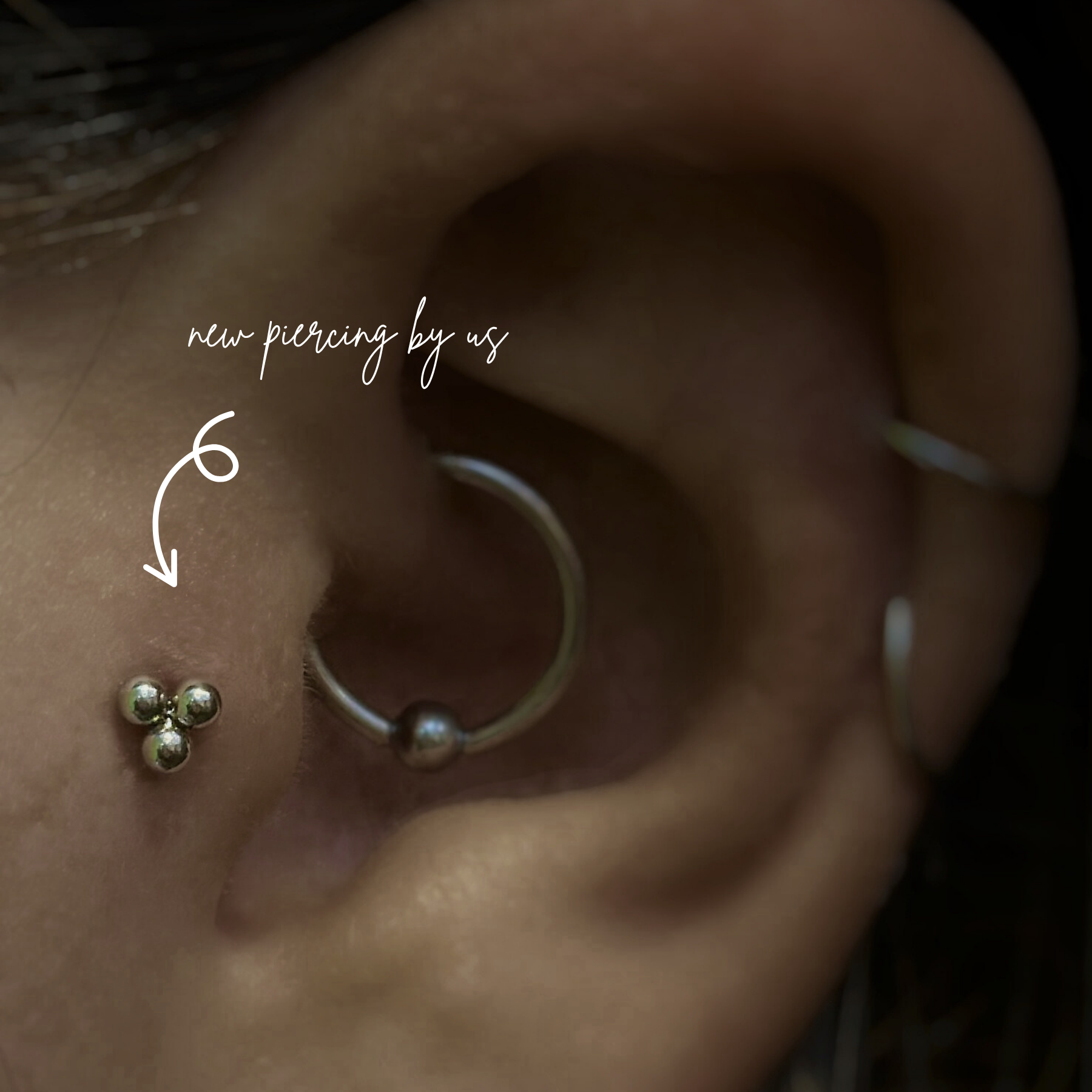 Tri Dots Threadless Labret Titanium Flat Back Earring by DOVIANA